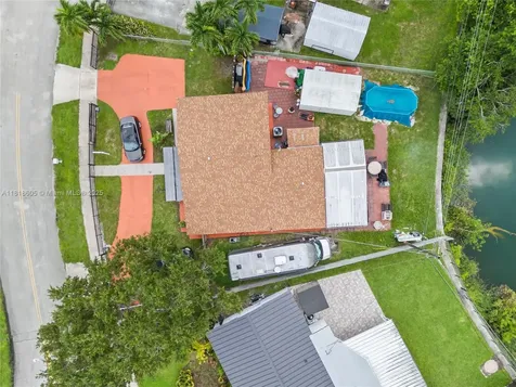5930 N Farragut Drive Hollywood FL 33021