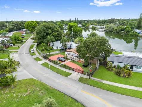 5930 N Farragut Drive Hollywood FL 33021