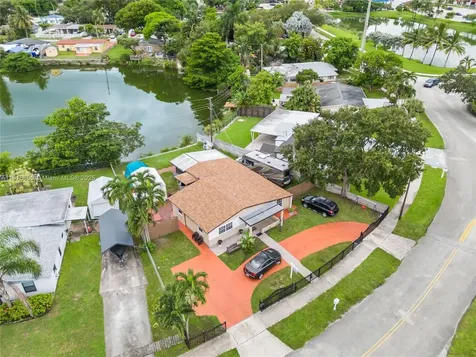 5930 N Farragut Drive Hollywood FL 33021