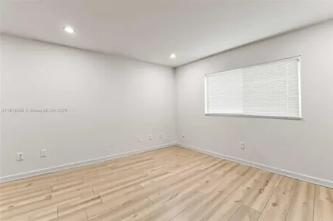 5790 Stirling Hollywood FL 33021