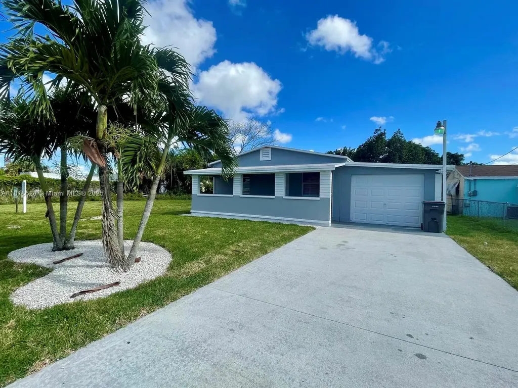 4562 Old Military Trail West Palm Beach FL 33417