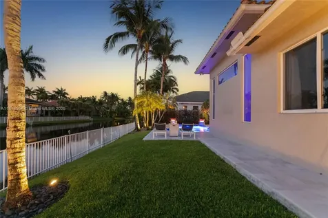 10985 Canary Island Court Plantation FL 33324