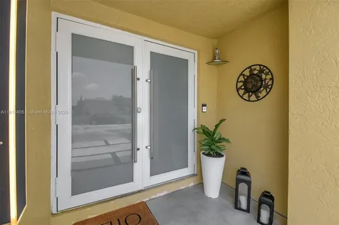 5261 NW 190th Street Miami Gardens FL 33055