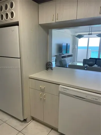 5601 Collins Miami Beach FL 33140