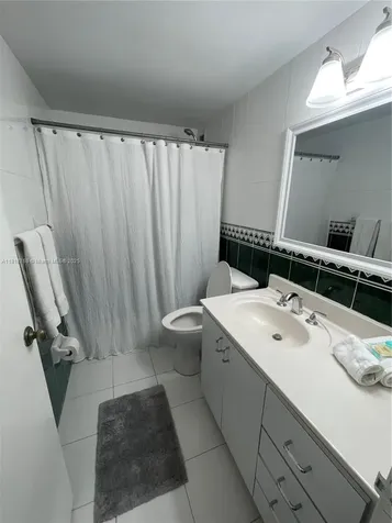 5601 Collins Miami Beach FL 33140
