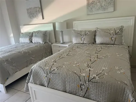 5601 Collins Miami Beach FL 33140