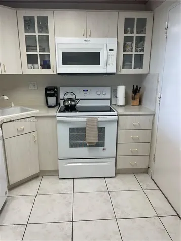 5601 Collins Miami Beach FL 33140