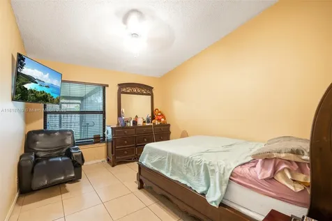 7382 NW 34th Street Lauderhill FL 33319