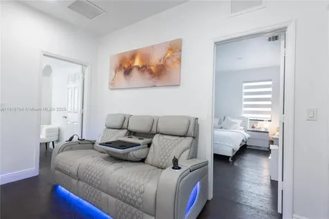 8885 NW 100th Place Doral FL 33178