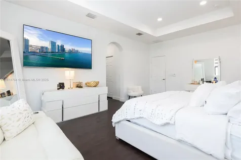 8885 NW 100th Place Doral FL 33178