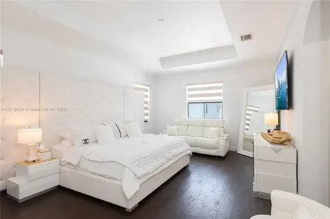 8885 NW 100th Place Doral FL 33178