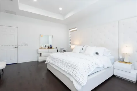 8885 NW 100th Place Doral FL 33178