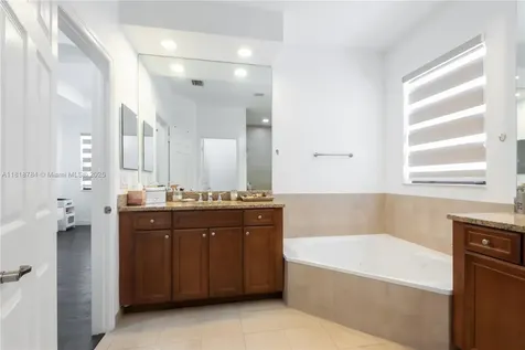 8885 NW 100th Place Doral FL 33178
