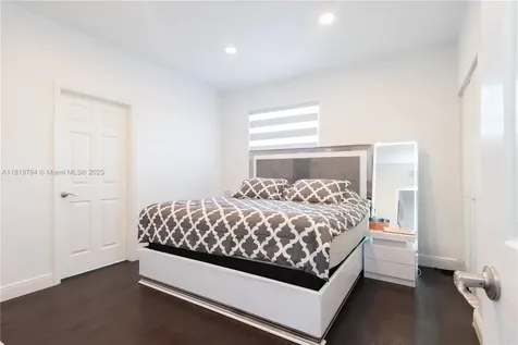 8885 NW 100th Place Doral FL 33178