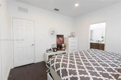 8885 NW 100th Place Doral FL 33178