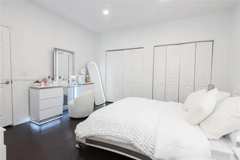 8885 NW 100th Place Doral FL 33178