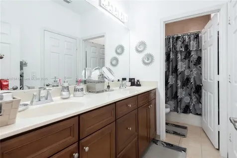 8885 NW 100th Place Doral FL 33178