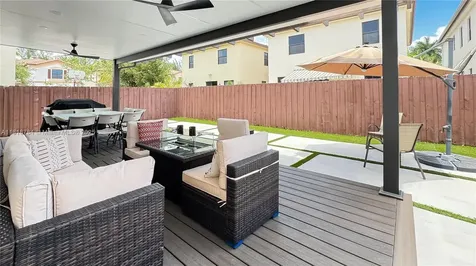 8885 NW 100th Place Doral FL 33178