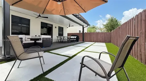 8885 NW 100th Place Doral FL 33178