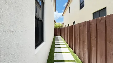 8885 NW 100th Place Doral FL 33178