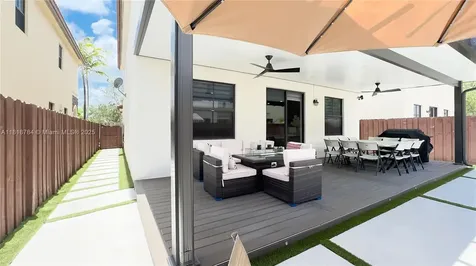 8885 NW 100th Place Doral FL 33178