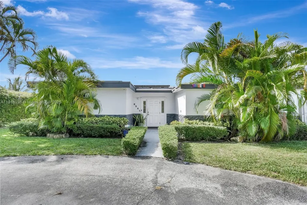 6541 Mckinley Street Hollywood FL 33024