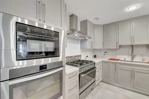 6541 Mckinley Street Hollywood FL 33024