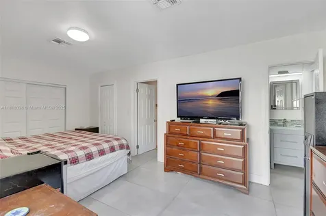 6541 Mckinley Street Hollywood FL 33024