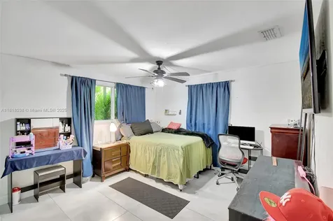 6541 Mckinley Street Hollywood FL 33024