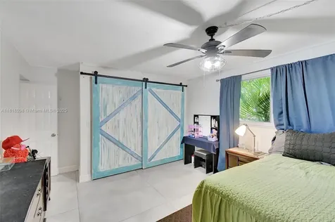 6541 Mckinley Street Hollywood FL 33024