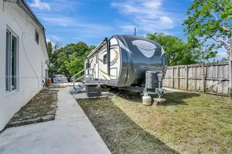 6541 Mckinley Street Hollywood FL 33024