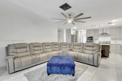 6541 Mckinley Street Hollywood FL 33024