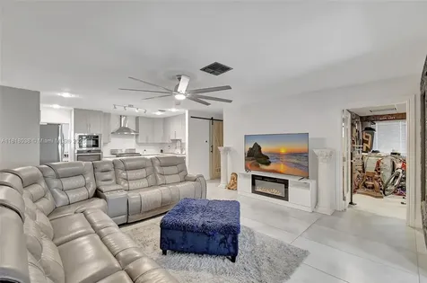 6541 Mckinley Street Hollywood FL 33024