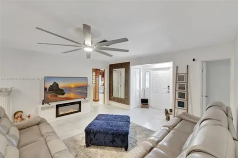 6541 Mckinley Street Hollywood FL 33024