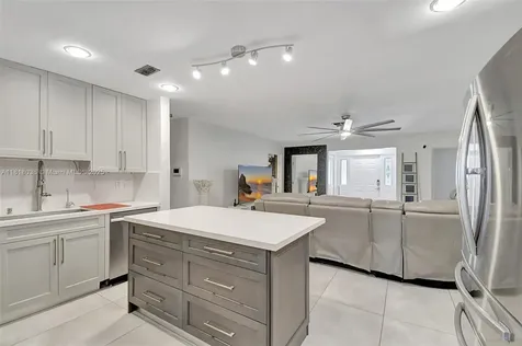 6541 Mckinley Street Hollywood FL 33024