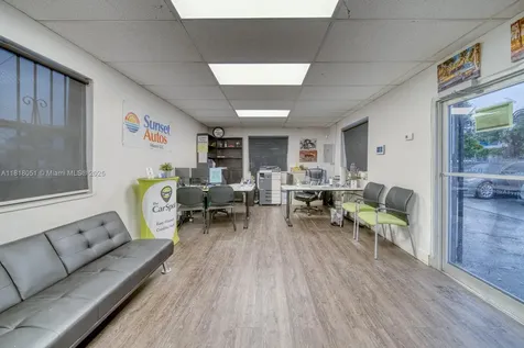Univista Franchise For Sale In Allapattah Miami FL 33142