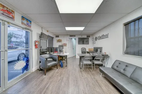 Univista Franchise For Sale In Allapattah Miami FL 33142