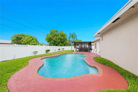 4500 NW 7th Street Plantation FL 33317