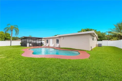 4500 NW 7th Street Plantation FL 33317
