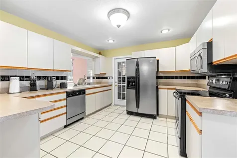 4500 NW 7th Street Plantation FL 33317