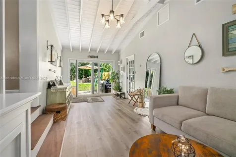 4240 SW 9th Street Plantation FL 33317