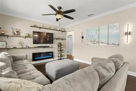 4240 SW 9th Street Plantation FL 33317