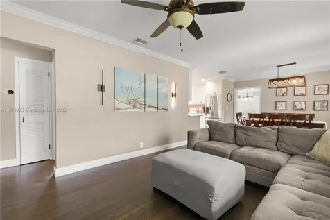 4240 SW 9th Street Plantation FL 33317