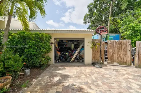 4240 SW 9th Street Plantation FL 33317