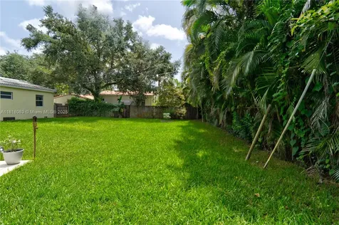 4240 SW 9th Street Plantation FL 33317