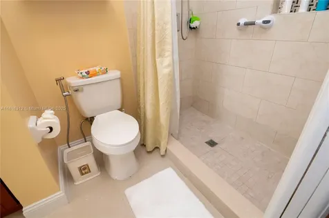 2375 W 74th Street Hialeah FL 33016