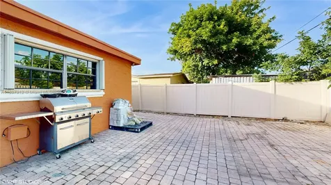 3920 NW 36th Avenue Lauderdale Lakes FL 33309