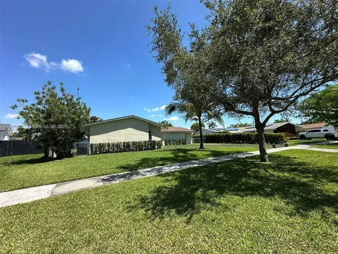 18735 SW 99th Road Cutler Bay FL 33157