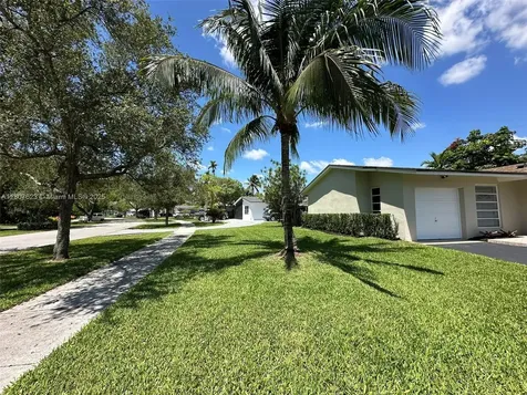 18735 SW 99th Road Cutler Bay FL 33157