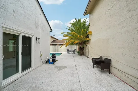 731 Briarwood Terrace Davie FL 33325
